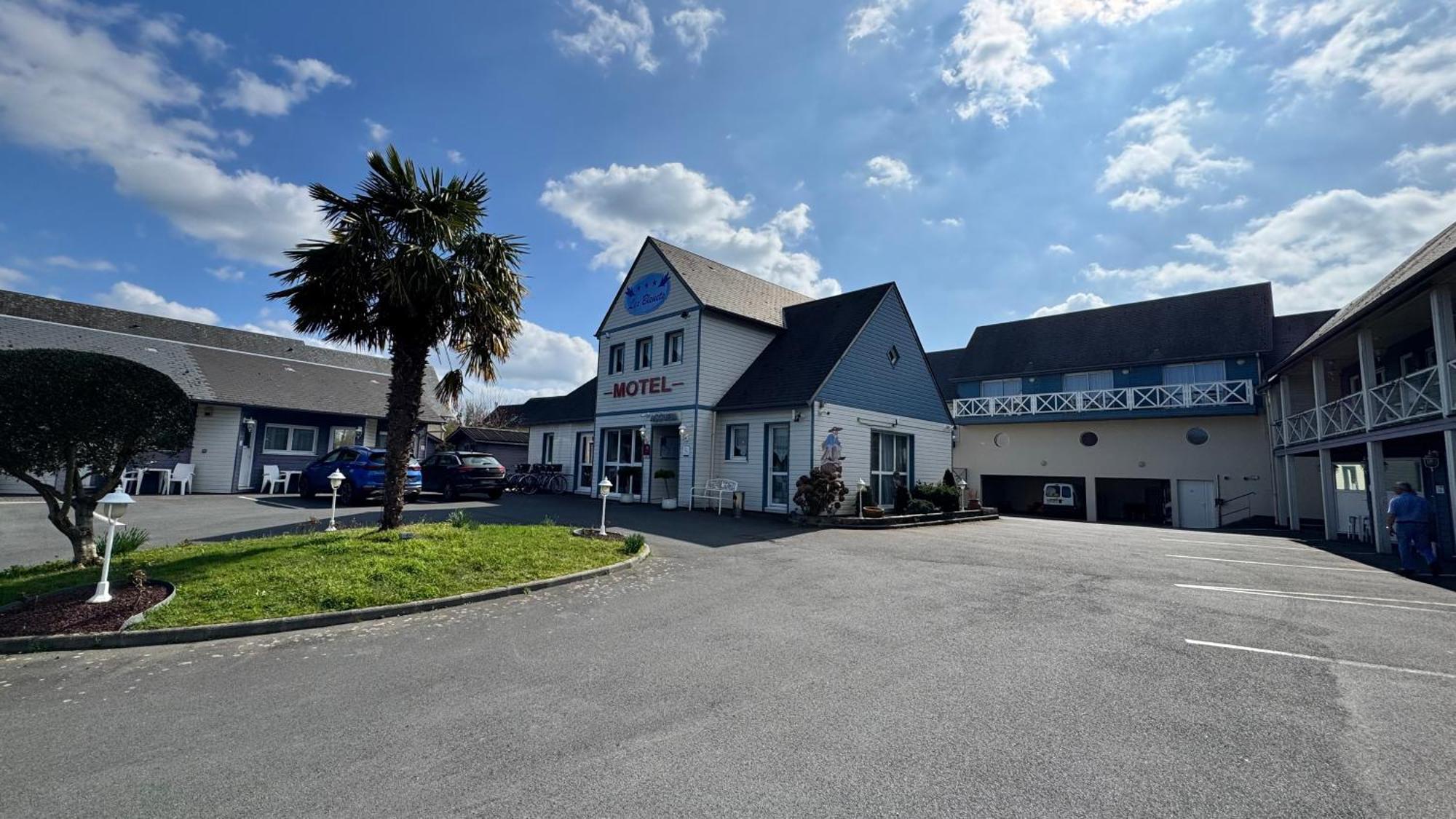 Contact Hotel - Motel Les Bleuets & Spa La Rivière-Saint-Sauveur Zewnętrze zdjęcie